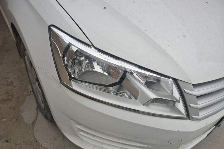 Used Volkswagen Santana 2015 1.6L Manual Fashion Edition Right Front Headlight