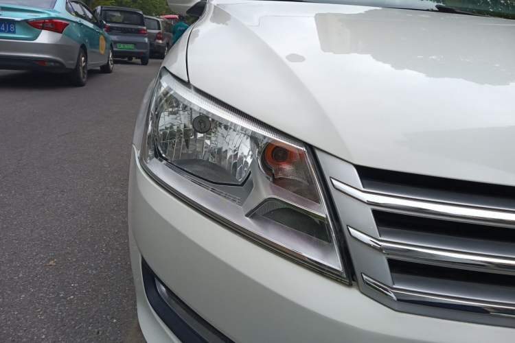 Used Volkswagen Santana 2015 1.6L Manual Comfort Edition Right Front Headlight
