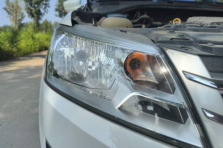 Used Volkswagen Santana 2015 1.6L Manual Comfort Edition Right Front Headlight