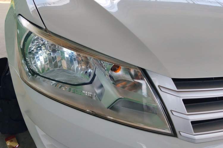 Used Volkswagen Santana 2015 1.4L Manual Fashion Edition Right Front Headlight