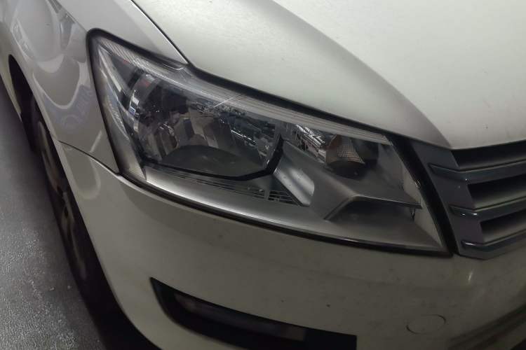 Used Volkswagen Santana 2015 1.6L Manual Comfort Edition Right Front Headlight