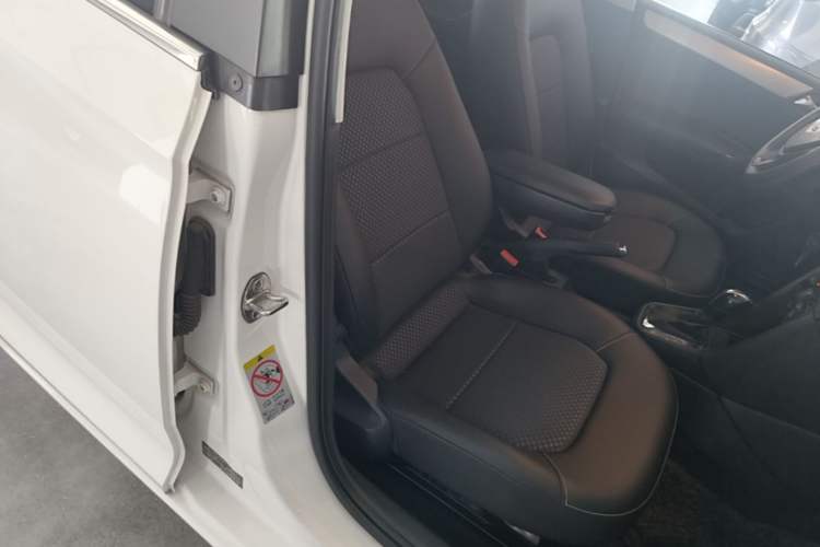 Used Volkswagen Santana 2015 Haval H6 1.6L Automatic Comfort Model Right Front Seat