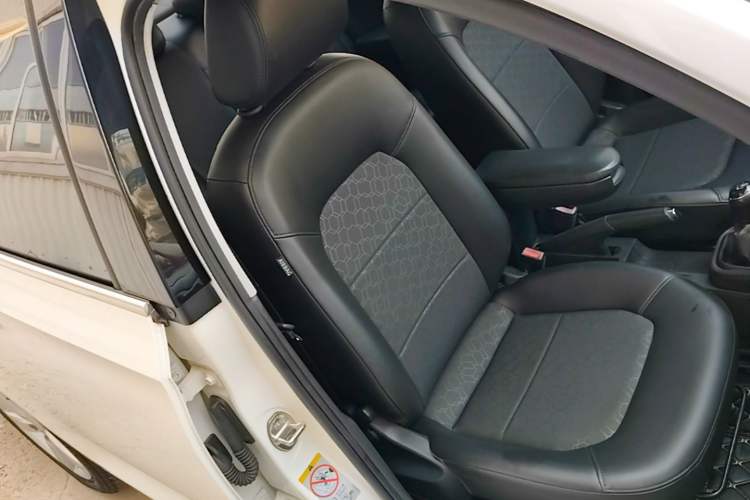 Used Volkswagen Santana 2015 1.6L Manual Comfort Edition Right Front Seat