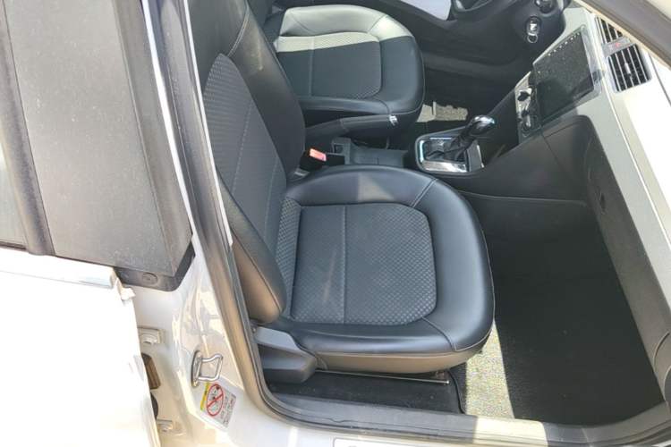 Used Volkswagen Santana 2015 Haval H6 1.6L Automatic Comfort Model Right Front Seat