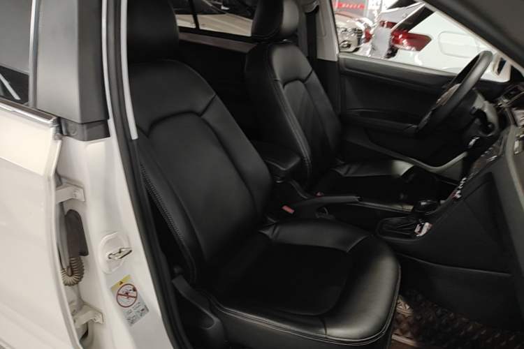 Used Volkswagen Santana 2015 1.6L Automatic Fashion Edition Right Front Seat