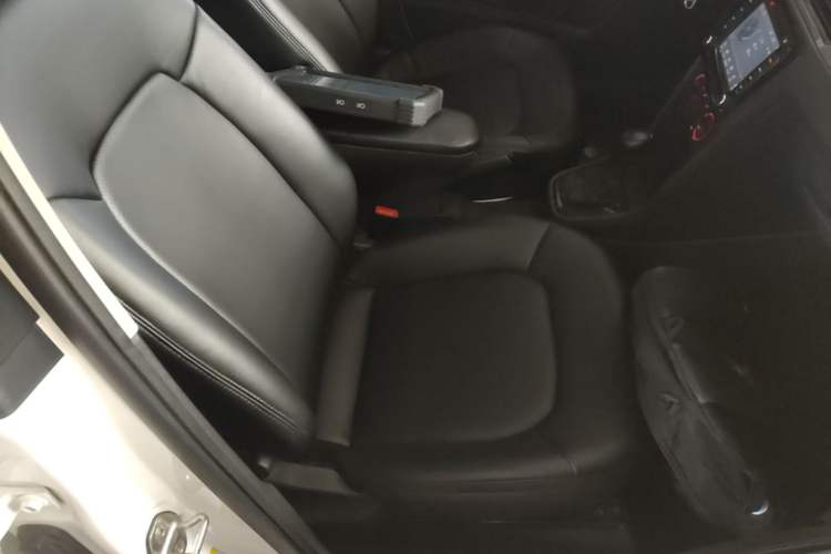 Used Volkswagen Santana 2015 Haval H6 1.6L Automatic Luxury Model Right Front Seat