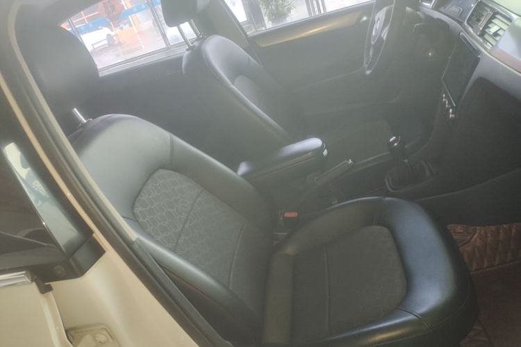 Used Volkswagen Santana 2015 1.6L Manual Comfort Edition Right Front Seat