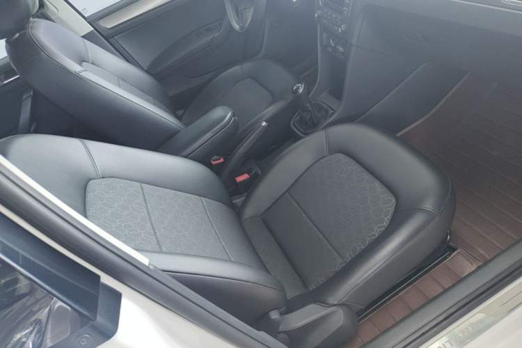 Used Volkswagen Santana 2015 1.6L Manual Comfort Edition Right Front Seat