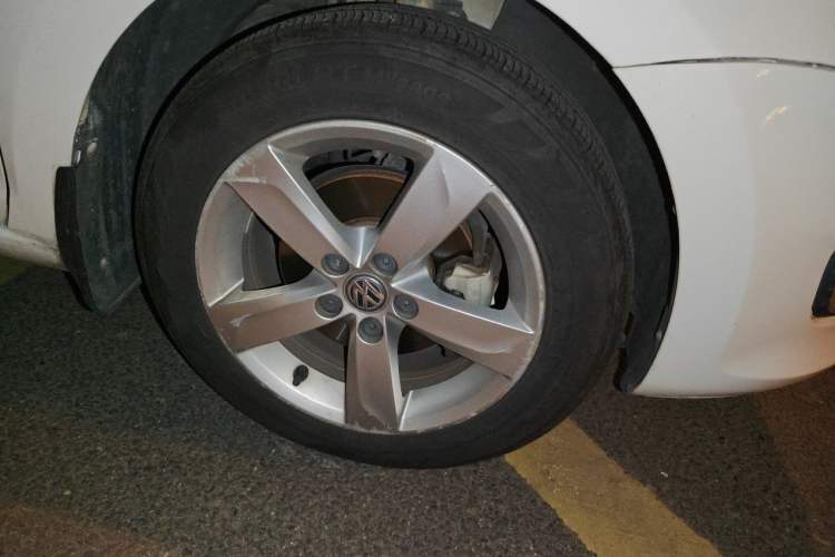 Used Volkswagen Santana 2015 1.6L Manual Comfort Edition Right Front Wheel Hub