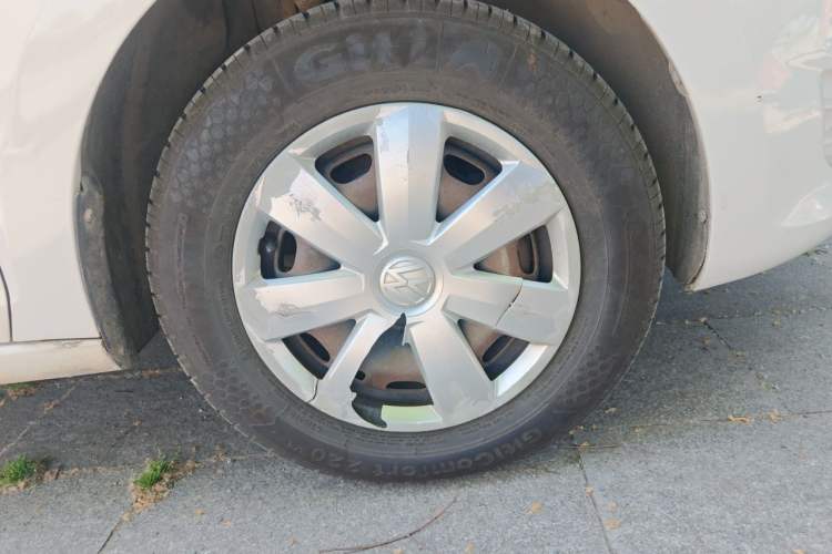 Used Volkswagen Santana 2015 1.6L Manual Fashion Edition Right Front Wheel Hub