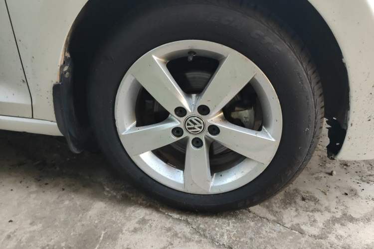 Used Volkswagen Santana 2015 1.6L Manual Comfort Edition Right Front Wheel Hub