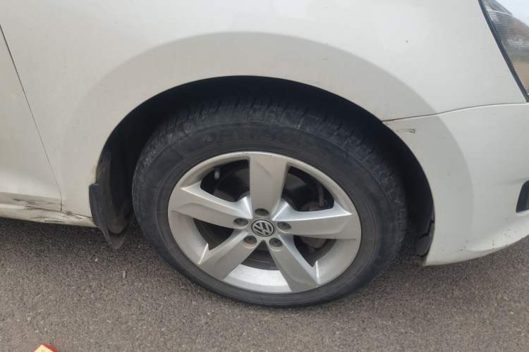 Used Volkswagen Santana 2015 1.6L Automatic Comfort Edition Right Front Wheel Hub