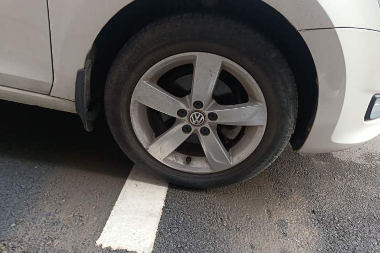 Used Volkswagen Santana 2015 1.4L Manual Comfort Edition Right Front Wheel Hub