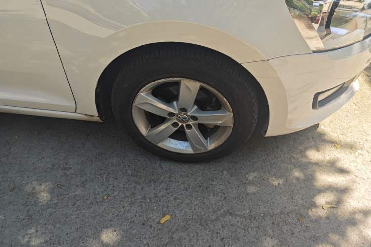 Used Volkswagen Santana 2015 1.6L Automatic Comfort Edition Right Front Wheel Hub