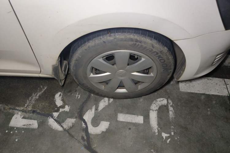 Used Volkswagen Santana 2015 1.6L Manual Fashion Edition Right Front Wheel Hub