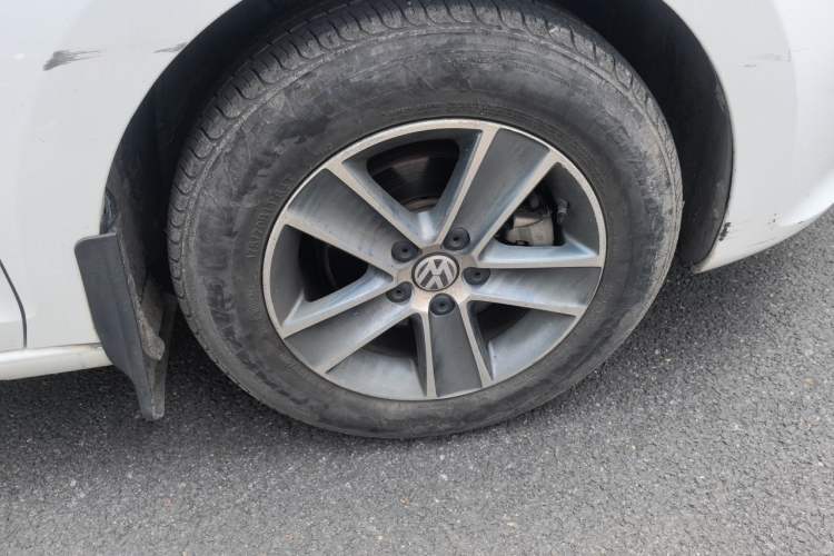 Used Volkswagen Santana 2015 1.6L Manual Fashion Edition Right Front Wheel Hub