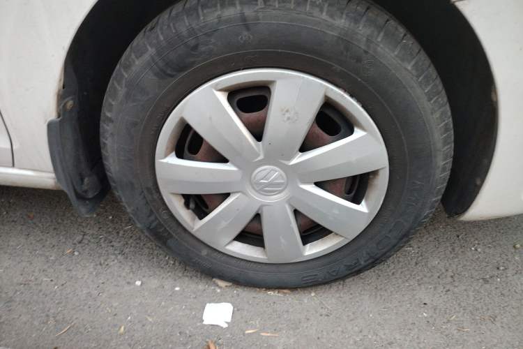 Used Volkswagen Santana 2015 1.6L Automatic Fashion Edition Right Front Wheel Hub
