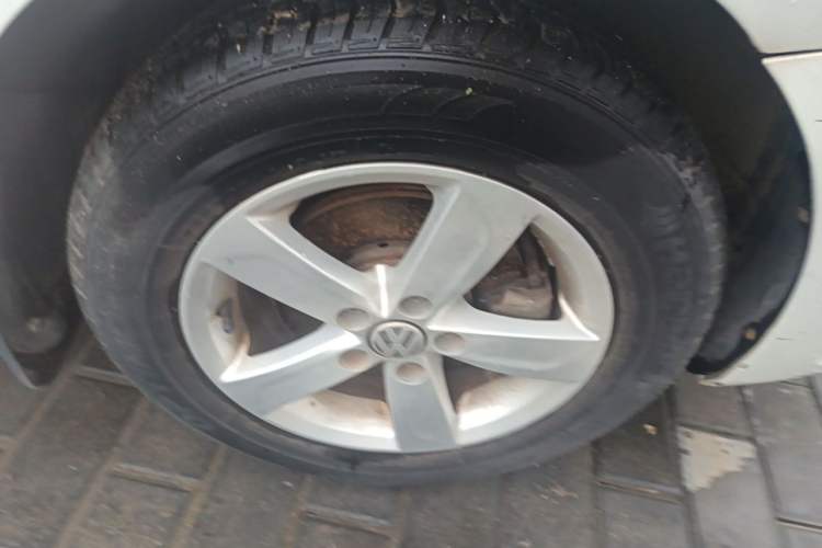 Used Volkswagen Santana 2015 1.6L Manual Fashion Edition Right Front Wheel Hub