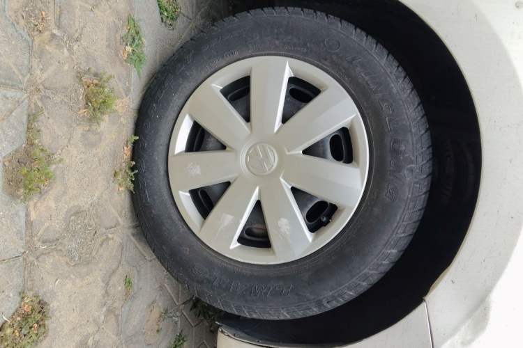 Used Volkswagen Santana 2015 1.6L Manual Fashion Edition Right Front Wheel Hub