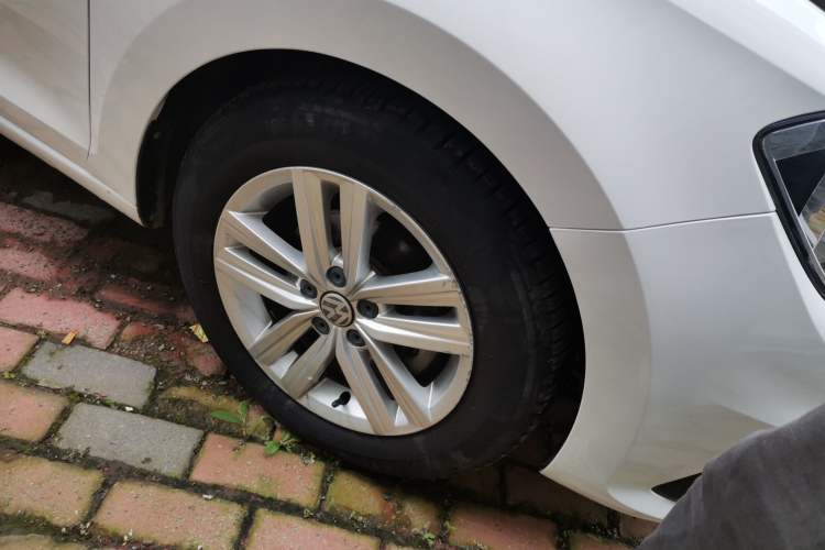 Used Volkswagen Santana 2015 Haval H9 1.6L Automatic Luxury Model Right Front Wheel Hub