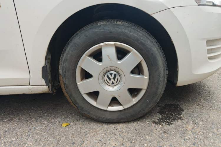 Used Volkswagen Santana 2015 1.6L Automatic Fashion Edition Right Front Wheel Hub