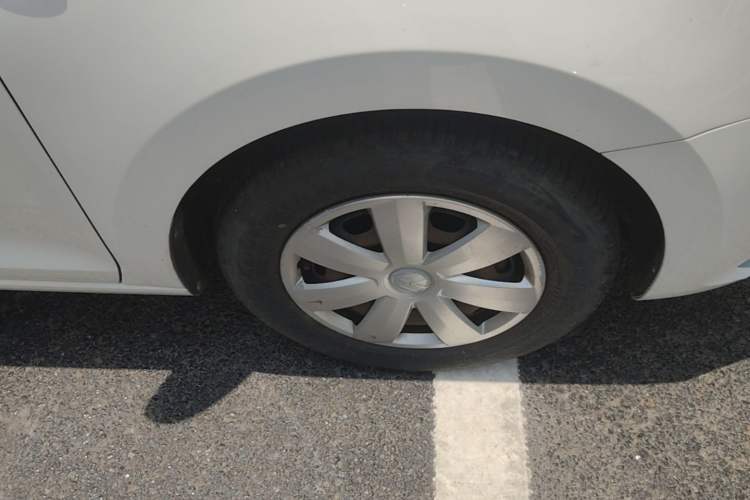 Used Volkswagen Santana 2015 1.6L Manual Fashion Edition Right Front Wheel Hub