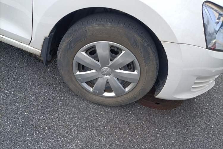 Used Volkswagen Santana 2015 HaoNa 1.6L Manual Fashion Edition Right Front Wheel Hub