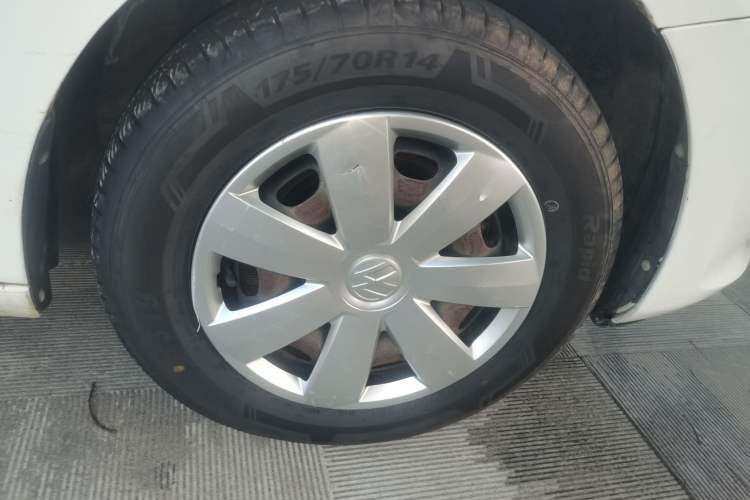 Used Volkswagen Santana 2015 1.6L Manual Fashion Edition Right Front Wheel Hub
