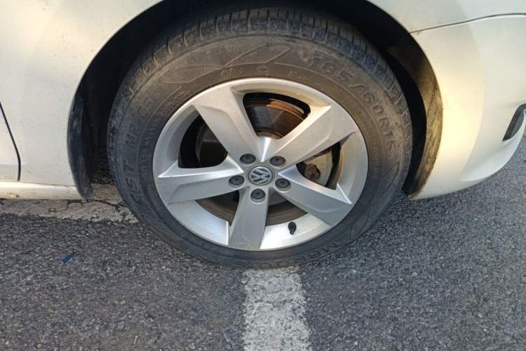 Used Volkswagen Santana 2015 1.6L Automatic Comfort Edition Right Front Wheel Hub
