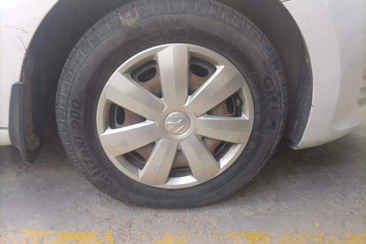 Used Volkswagen Santana 2015 1.6L Manual Fashion Edition Right Front Wheel Hub