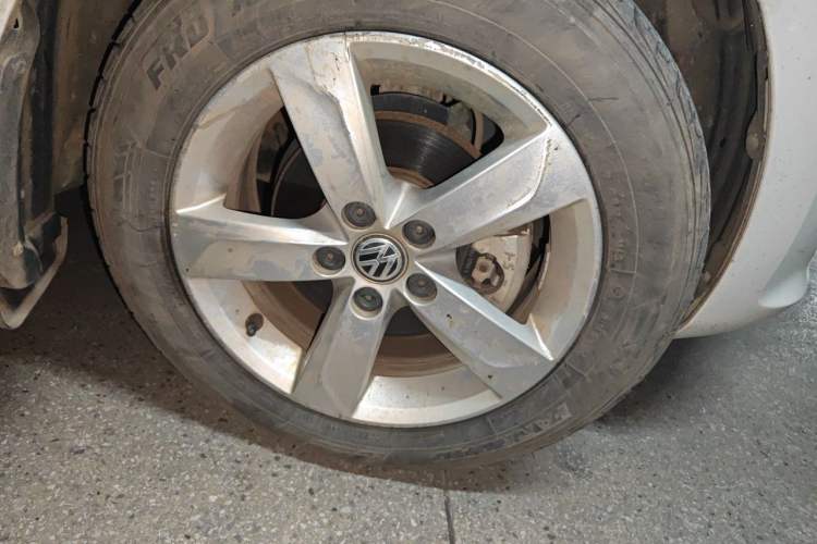 Used Volkswagen Santana 2015 1.6L Manual Comfort Edition Right Front Wheel Hub