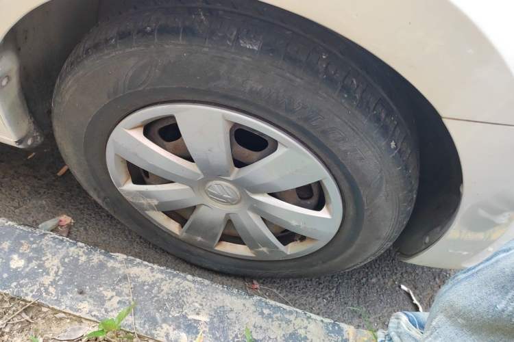 Used Volkswagen Santana 2015 1.6L Automatic Fashion Edition Right Front Wheel Hub