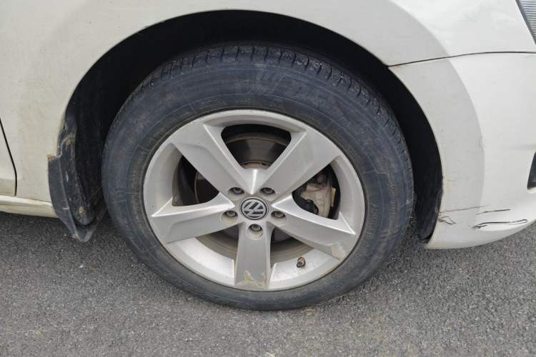 Used Volkswagen Santana 2015 1.4L Manual Comfort Edition Right Front Wheel Hub