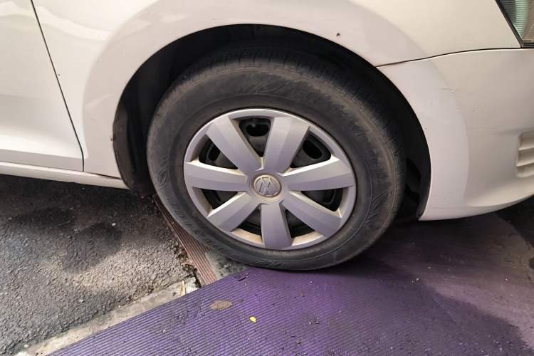 Used Volkswagen Santana 2015 1.4L Manual Fashion Edition Right Front Wheel Hub