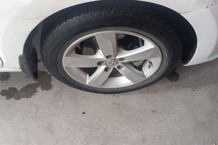 Used Volkswagen Santana 2015 1.6L Manual Comfort Edition Right Front Wheel Hub