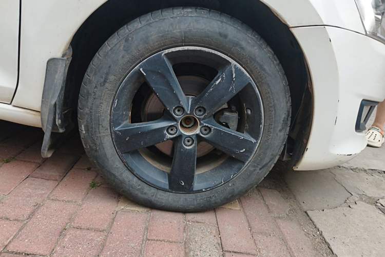 Used Volkswagen Santana 2015 1.6L Automatic Comfort Edition Right Front Wheel Hub