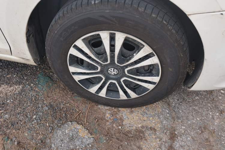 Used Volkswagen Santana 2015 1.6L Manual Fashion Edition Right Front Wheel Hub