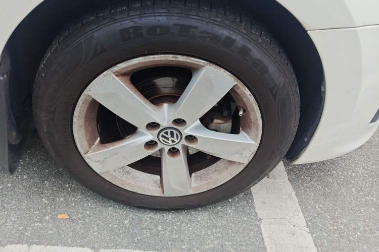 Used Volkswagen Santana 2015 1.6L Automatic Comfort Edition Right Front Wheel Hub