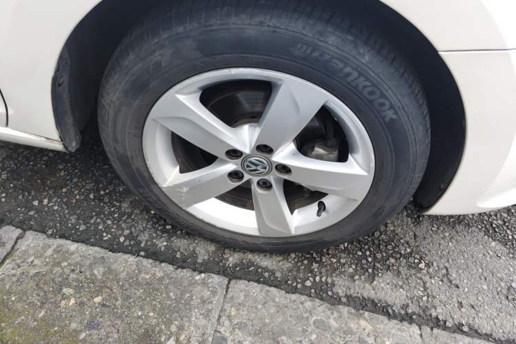 Used Volkswagen Santana 2015 1.6L Manual Comfort Edition Right Front Wheel Hub