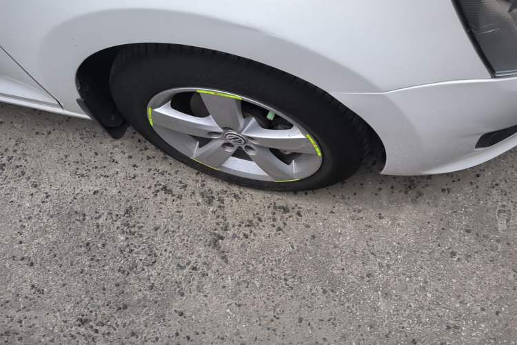 Used Volkswagen Santana 2015 1.6L Automatic Comfort Edition Right Front Wheel Hub