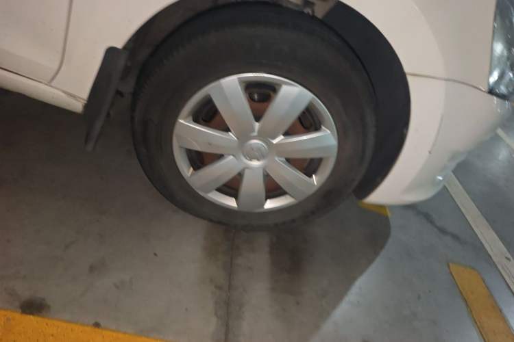 Used Volkswagen Santana 2015 1.6L Automatic Fashion Edition Right Front Wheel Hub