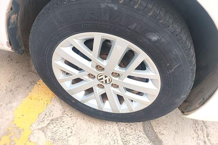 Used Volkswagen Santana 2015 1.4L Manual Fashion Edition Right Front Wheel Hub