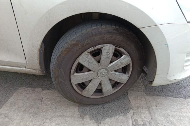 Used Volkswagen Santana 2015 1.6L Automatic Fashion Edition Right Front Wheel Hub