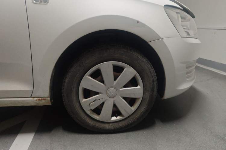 Used Volkswagen Santana 2015 1.6L Manual Fashion Edition Right Front Wheel Hub