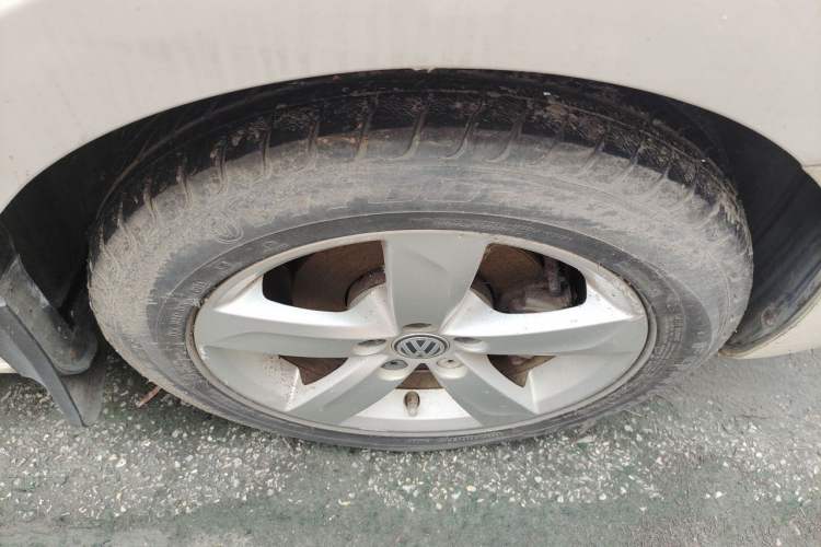 Used Volkswagen Santana 2015 1.6L Manual Comfort Edition Right Front Wheel Hub