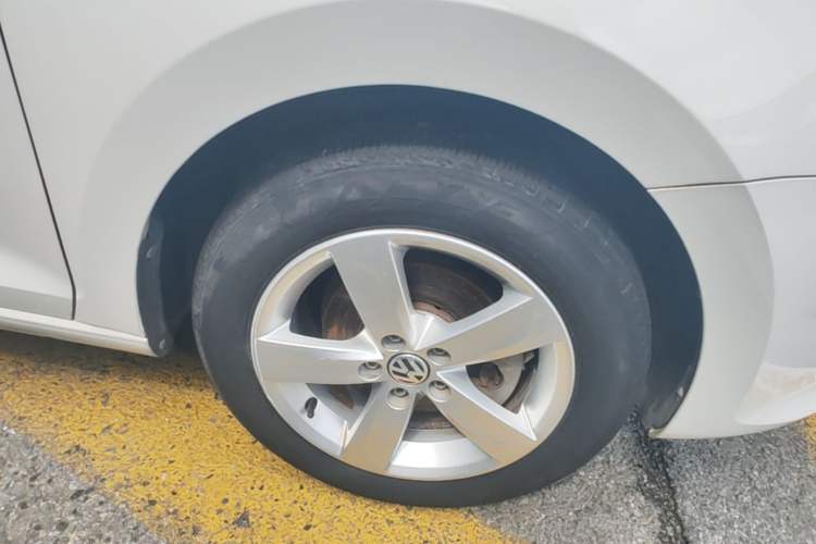 Used Volkswagen Santana 2015 1.6L Manual Fashion Edition Right Front Wheel Hub