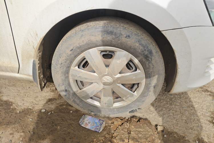 Used Volkswagen Santana 2015 1.6L Manual Fashion Edition Right Front Wheel Hub