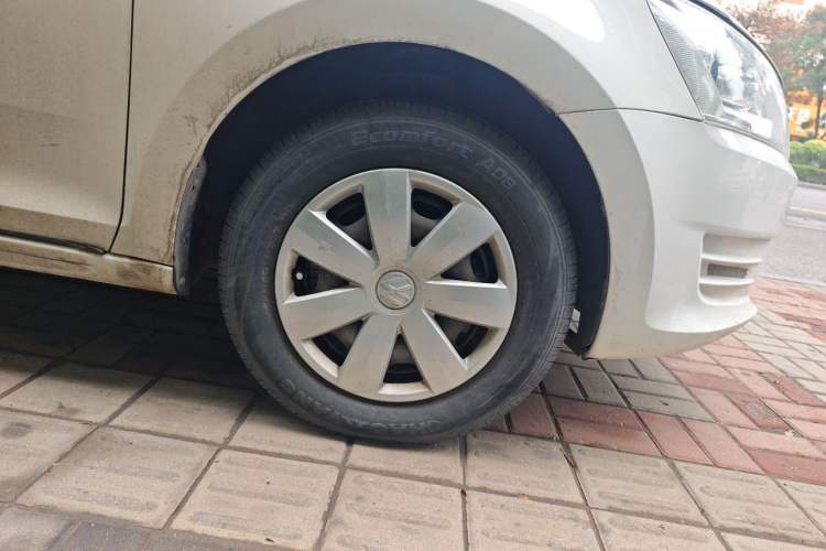 Used Volkswagen Santana 2015 1.4L Manual Fashion Edition Right Front Wheel Hub