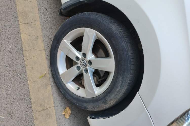 Used Volkswagen Santana 2015 1.6L Automatic Comfort Edition Right Front Wheel Hub