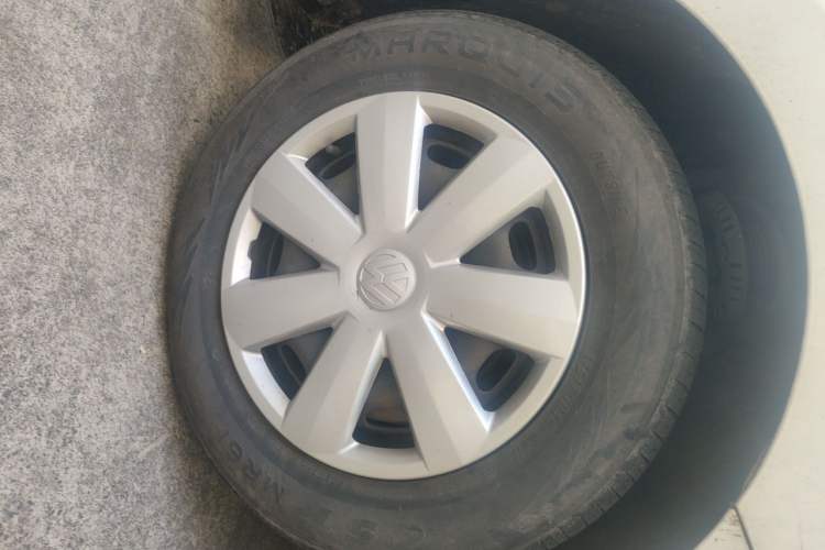 Used Volkswagen Santana 2015 1.6L Manual Fashion Edition Right Front Wheel Hub